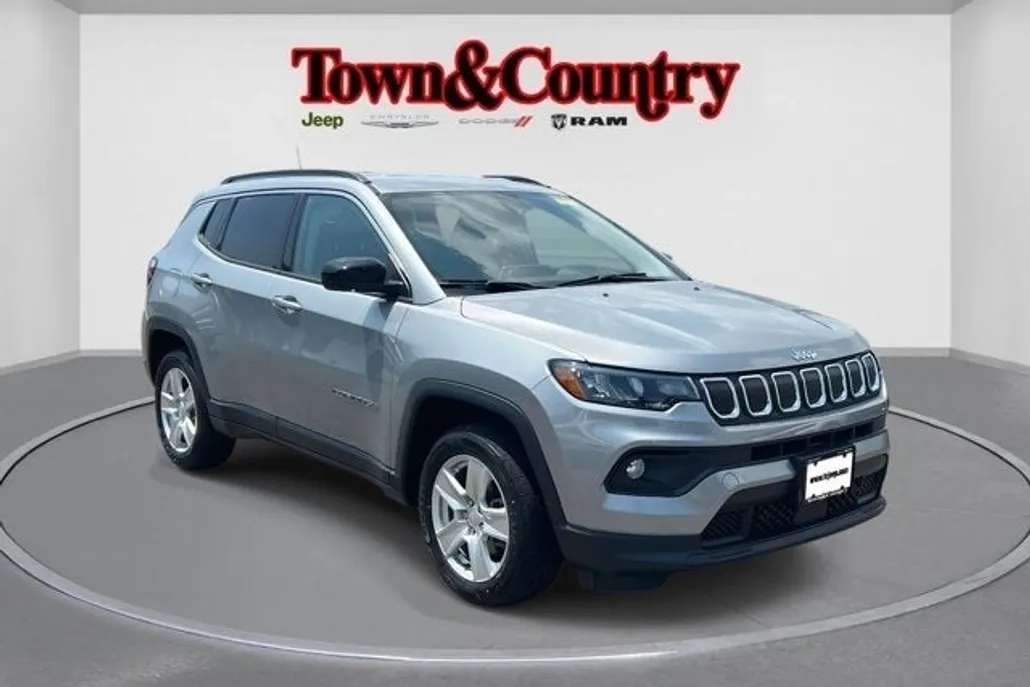 2022 Jeep Compass Latitude photo 1