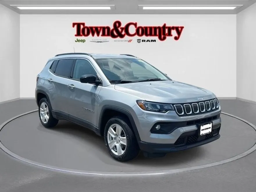 2022 Jeep Compass Latitude photo 1