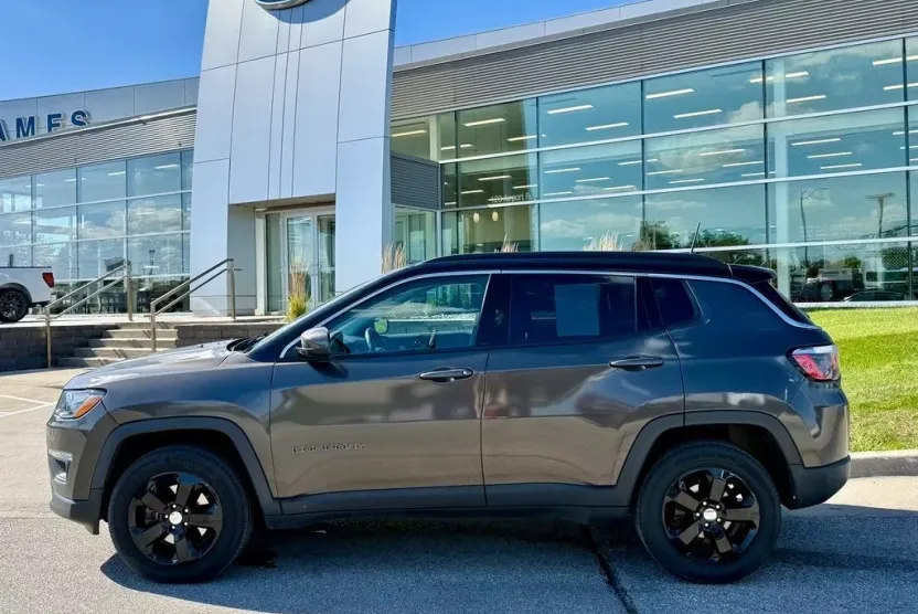 2018 Jeep Compass Latitude photo 1