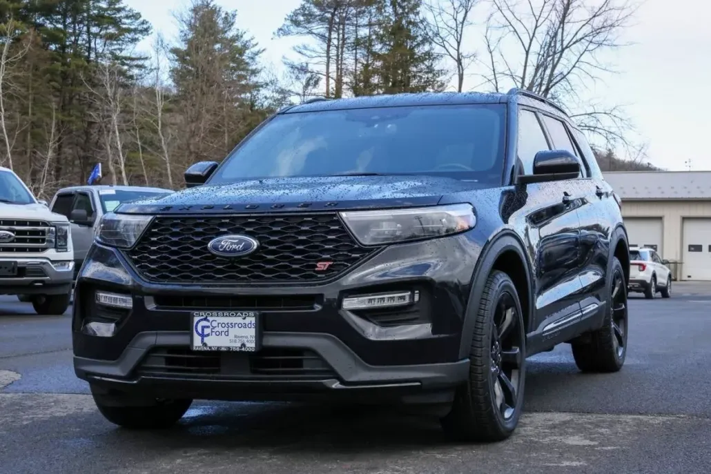 2022 Ford Explorer ST photo 1