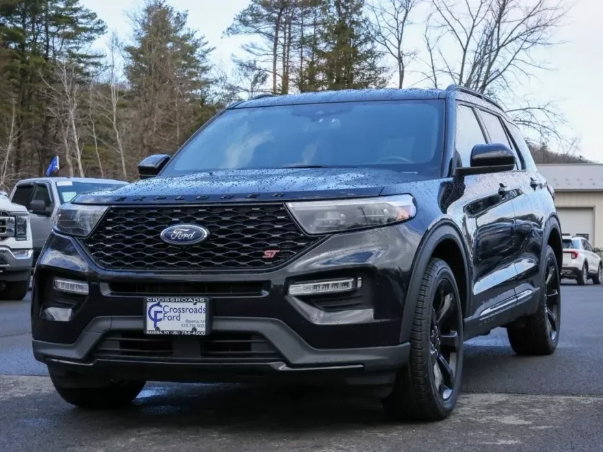 2022 Ford Explorer ST photo 1