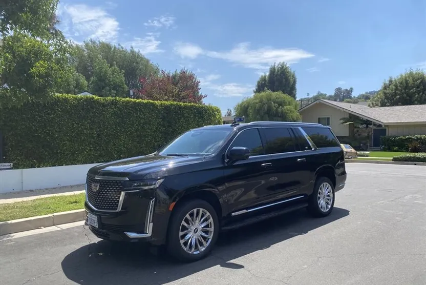 2021 Cadillac Escalade ESV Luxury photo 1