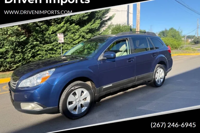 2011 Subaru Outback 2.5i Premium photo 1