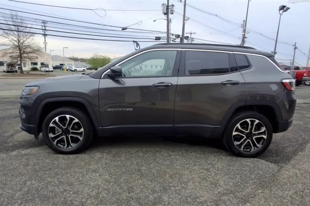 2022 Jeep Compass Limited photo 1