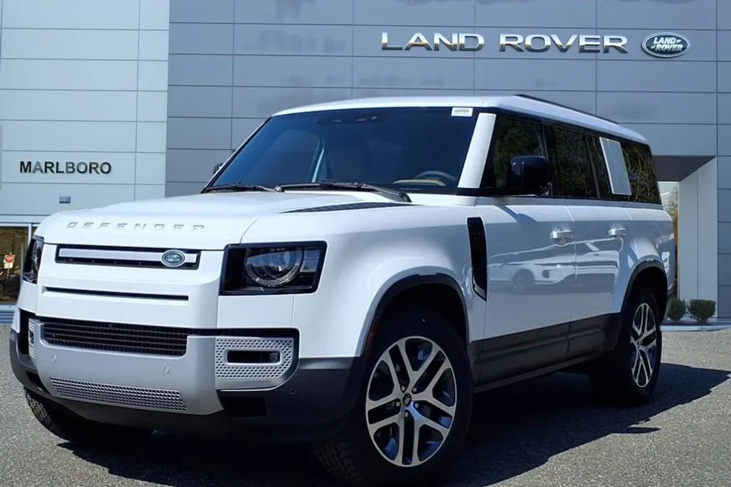 2025 Land Rover Defender 130 S photo 1