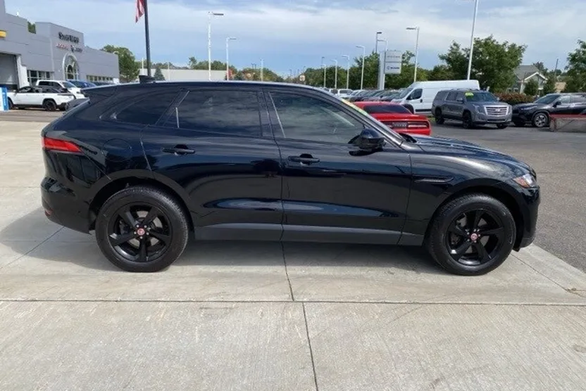 2017 Jaguar F-PACE Premium photo 1