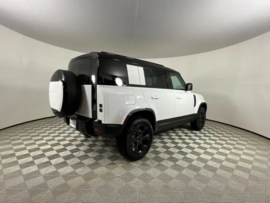 2026 Land Rover Defender 110 S photo 1