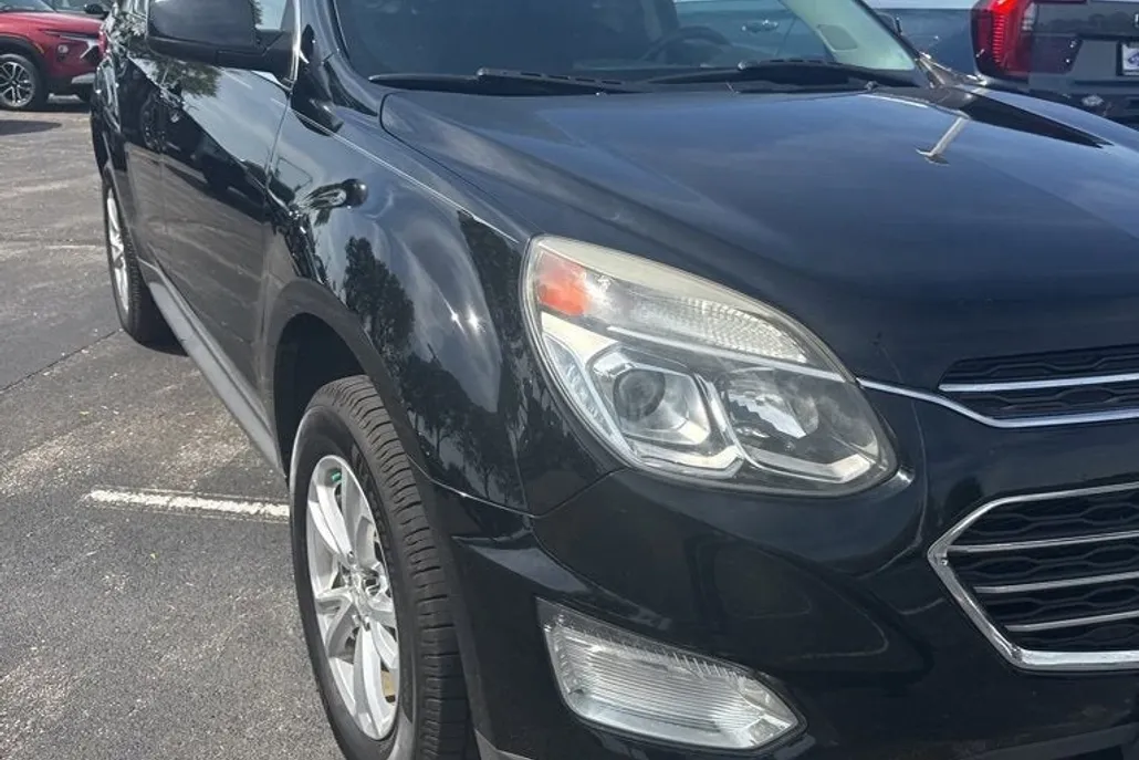 2016 Chevrolet Equinox LT photo 1