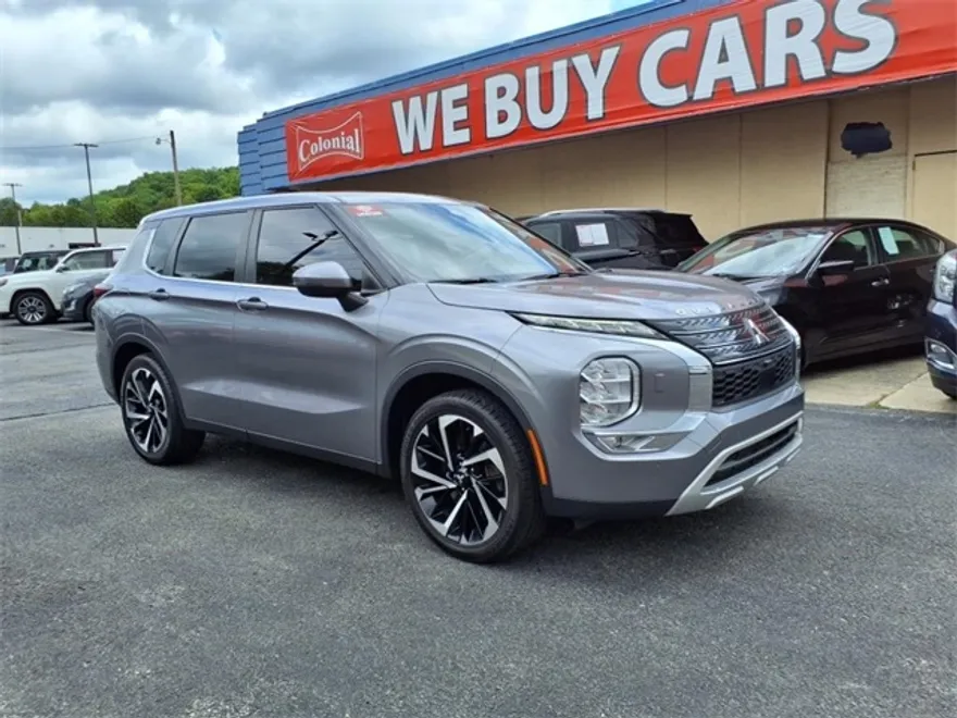 2022 Mitsubishi Outlander SE photo 1
