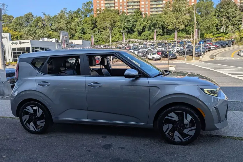2023 Kia Soul GT-Line photo 1