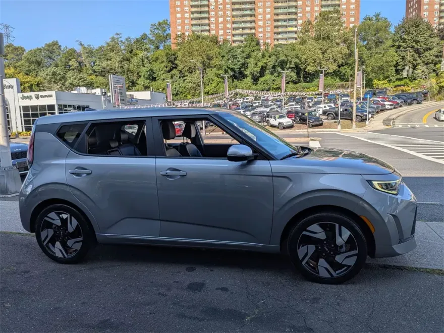 2023 Kia Soul GT-Line photo 1