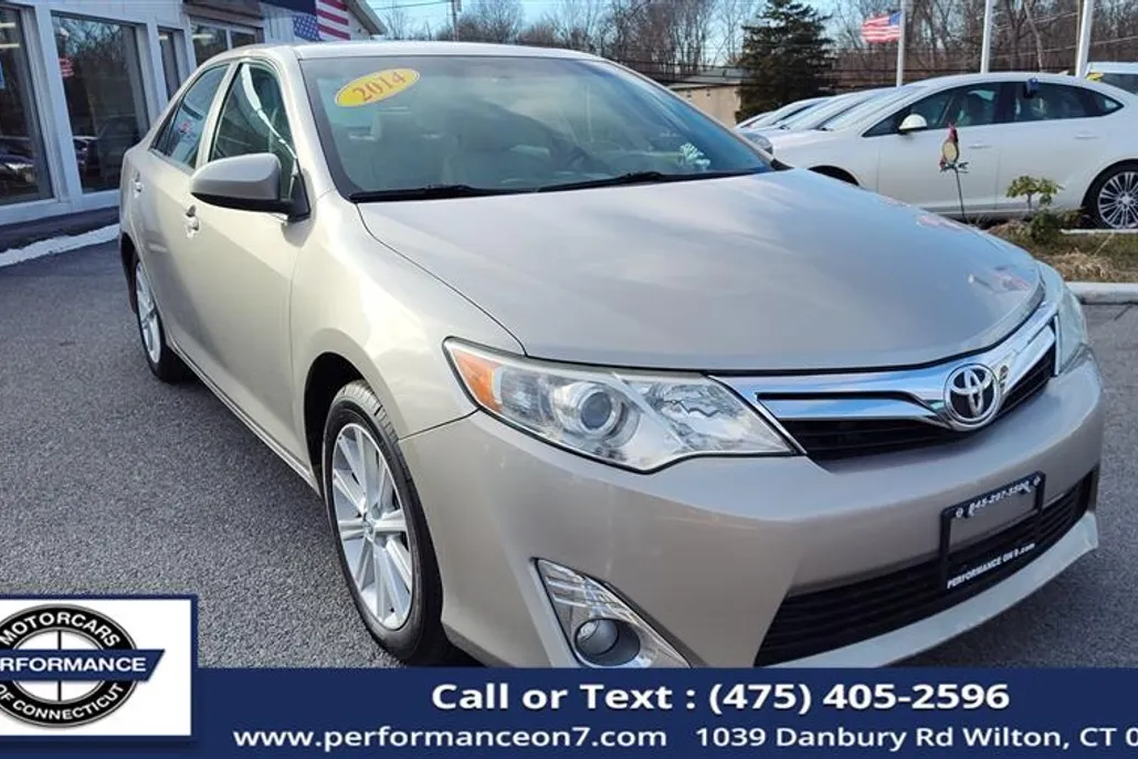 2014 Toyota Camry XLE photo 1