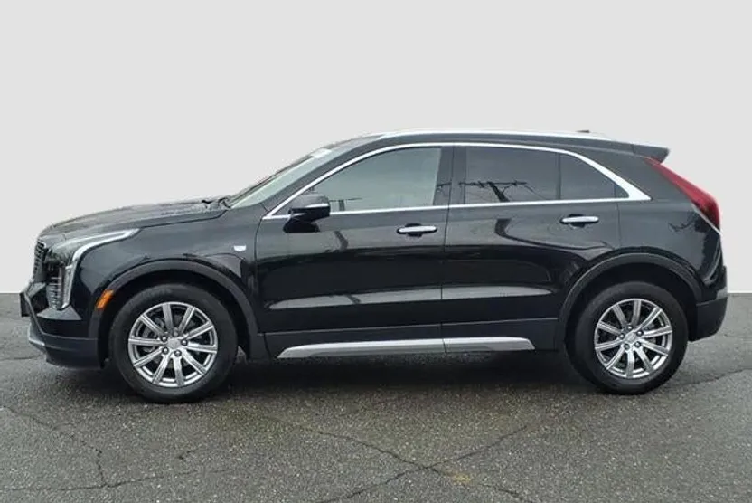 2022 Cadillac XT4 Premium Luxury photo 1