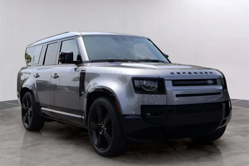 2024 Land Rover Defender 130 X-Dynamic SE photo 1