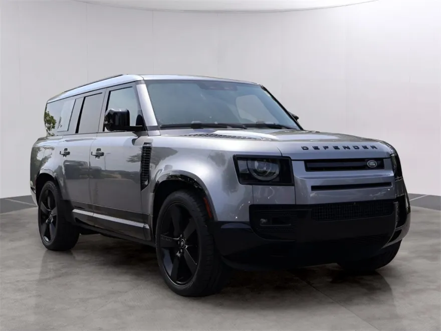 2024 Land Rover Defender 130 X-Dynamic SE photo 1