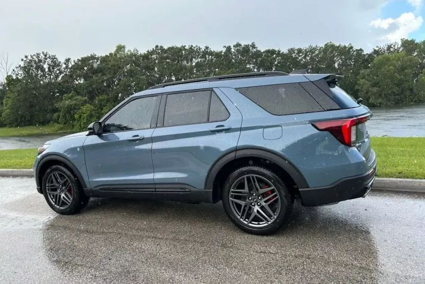 2025 Ford Explorer ST photo 1