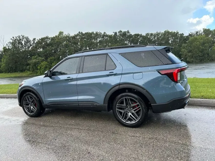 2025 Ford Explorer ST photo 1