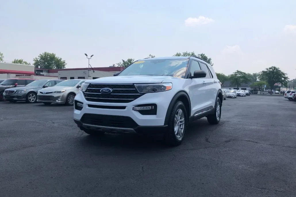 2021 Ford Explorer XLT photo 1