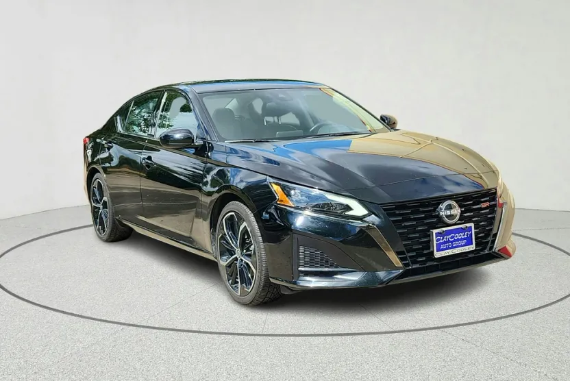 2023 Nissan Altima 2.5 SR photo 1