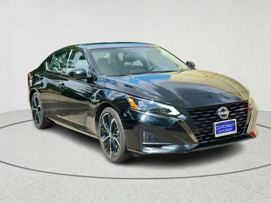 2023 Nissan Altima 2.5 SR photo 1