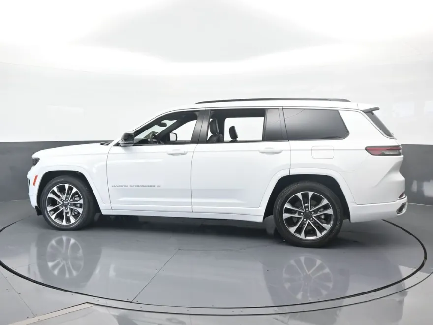 2024 Jeep Grand Cherokee Overland photo 1