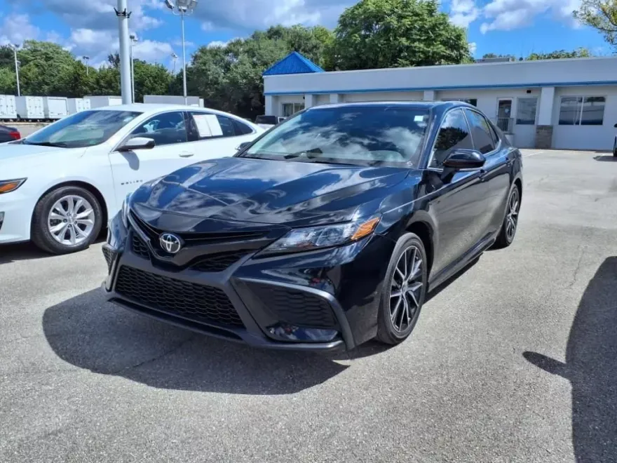 2023 Toyota Camry SE photo 1