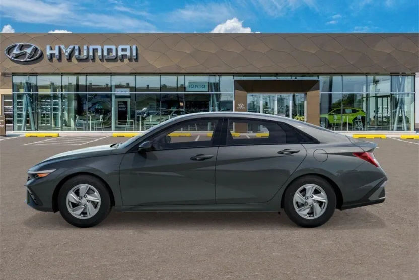 2025 Hyundai Elantra SE photo 1