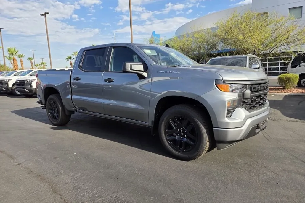 2026 Chevrolet Silverado 1500 Custom photo 1