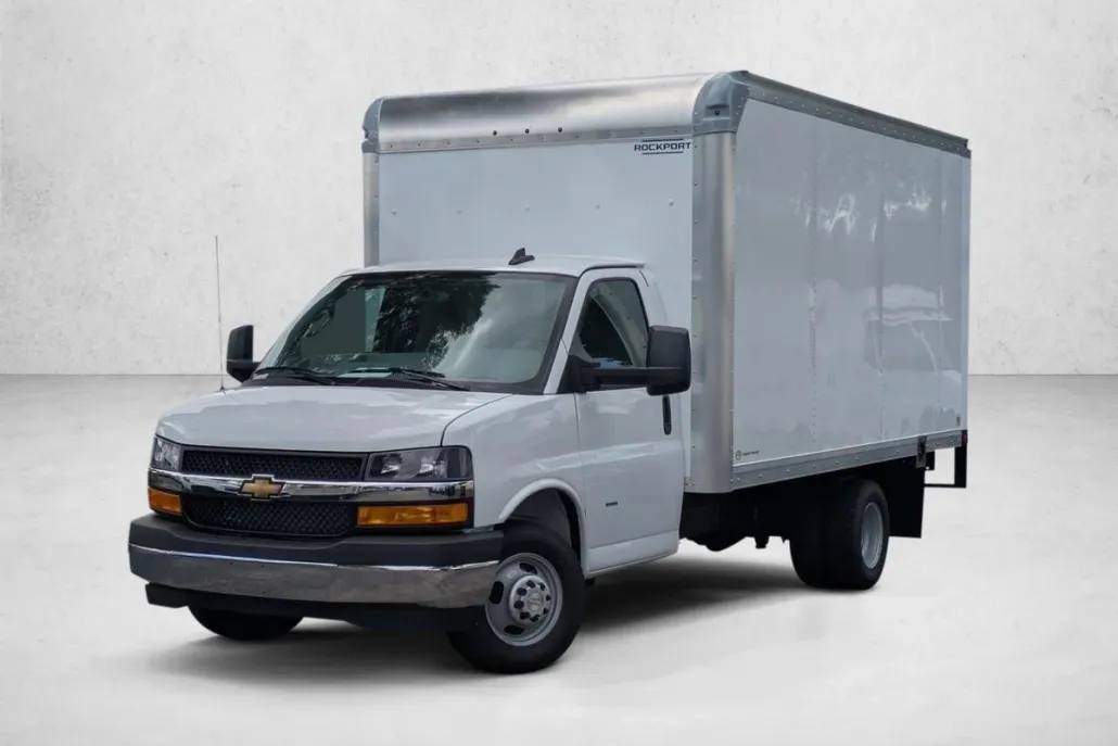 2025 Chevrolet Express Cutaway 3500 Base photo 1