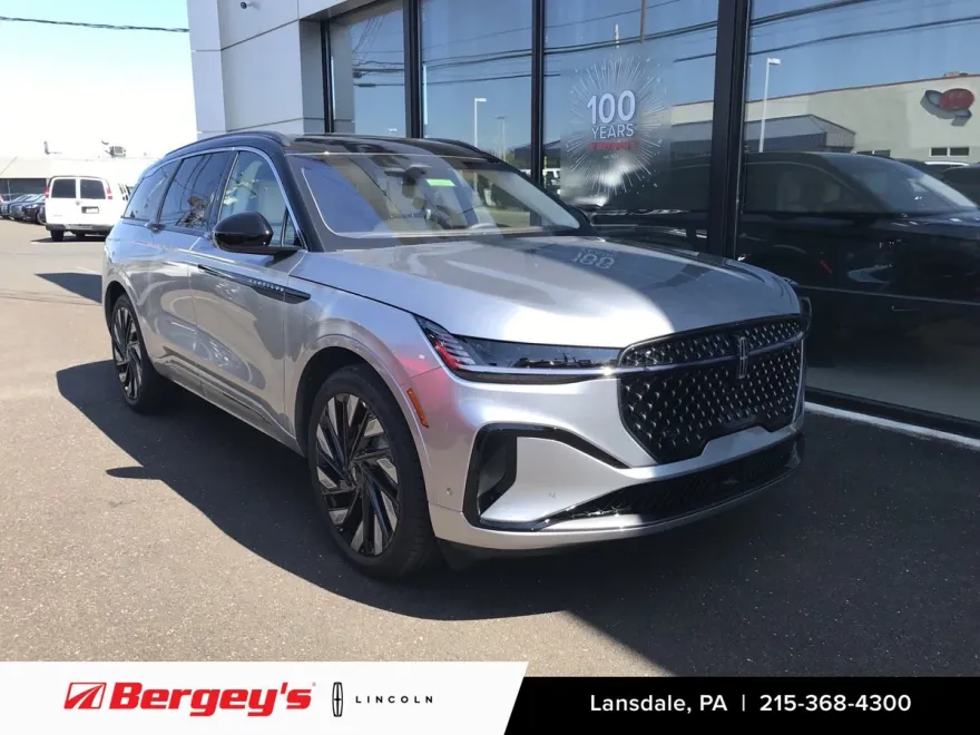 2024 Lincoln Nautilus Black Label photo 1