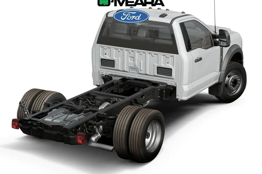 2025 Ford F-600 photo 1