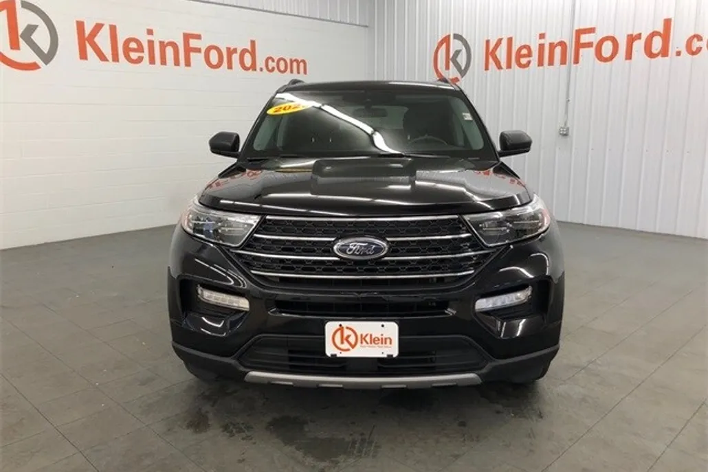 2023 Ford Explorer XLT photo 1
