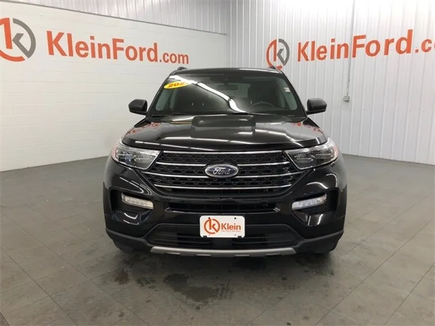 2023 Ford Explorer XLT photo 1