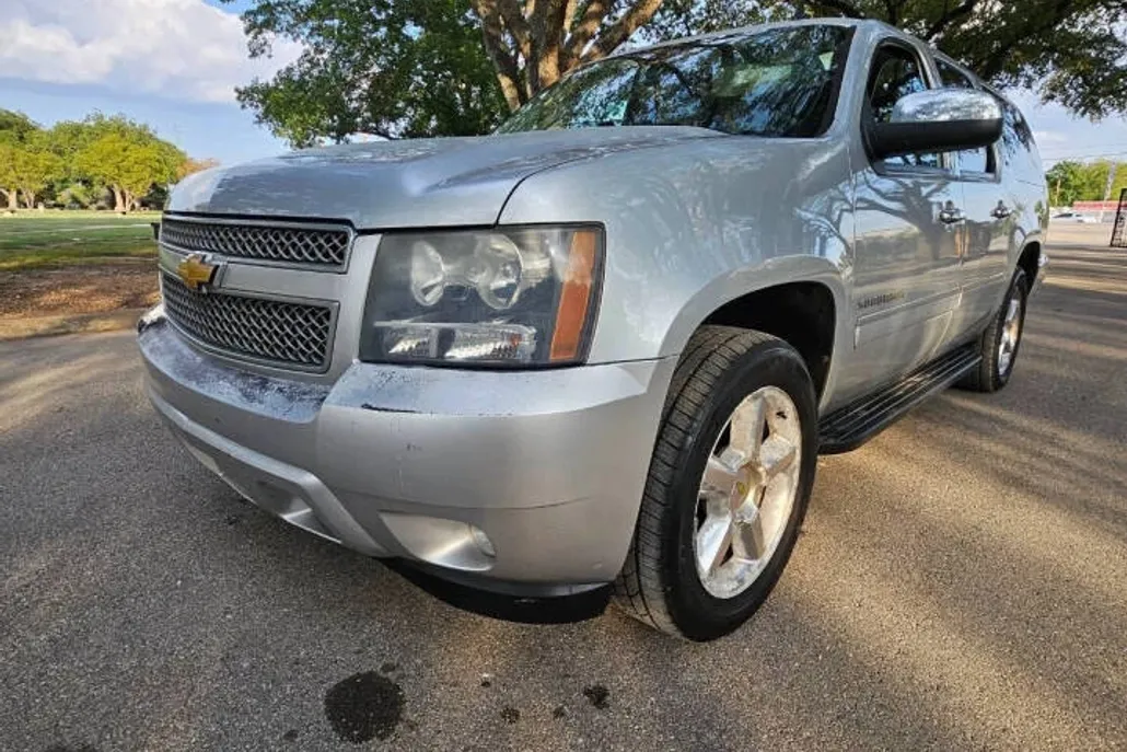 2013 Chevrolet Suburban LTZ photo 1