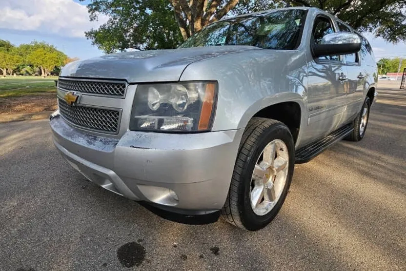2013 Chevrolet Suburban LTZ photo 1