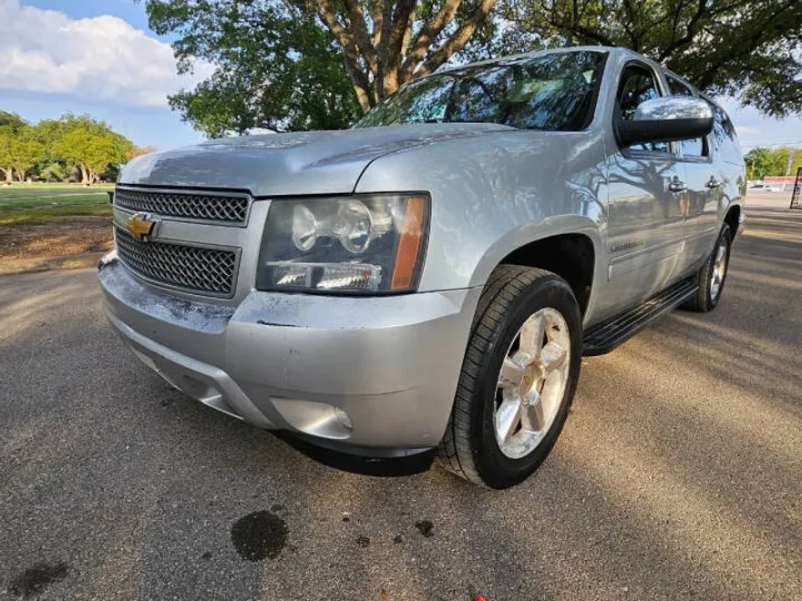 2013 Chevrolet Suburban LTZ photo 1