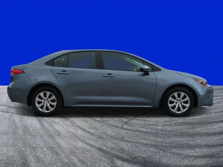 2025 Toyota Corolla LE photo 1