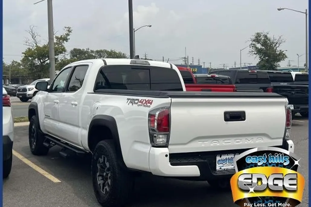 2022 Toyota Tacoma 4x4 SR5 photo 1