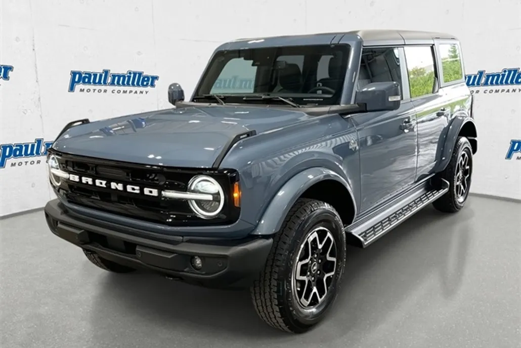 2025 Ford Bronco Outer Banks photo 1