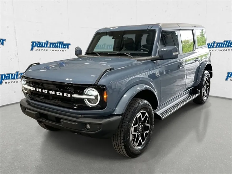 2025 Ford Bronco Outer Banks photo 1
