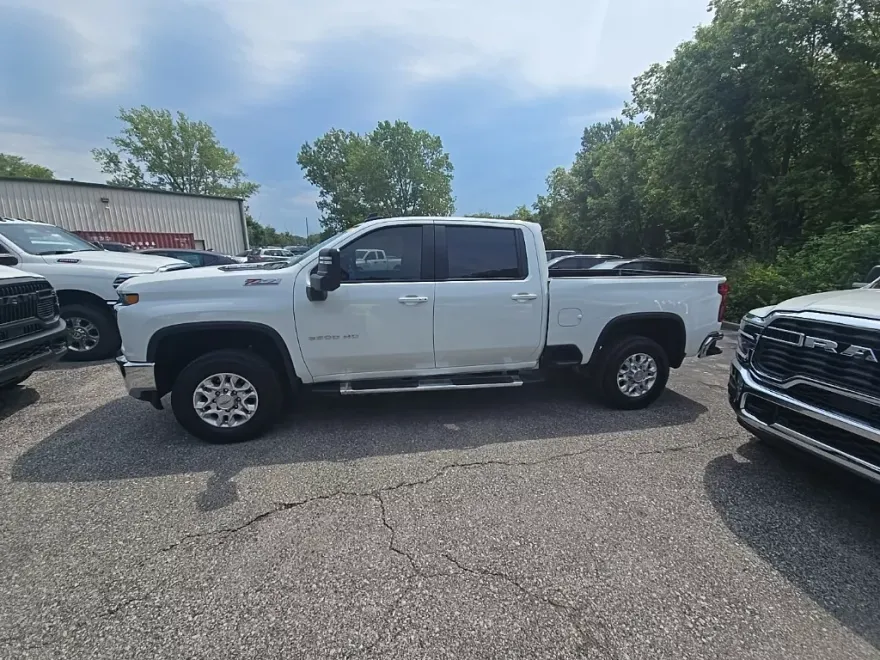 2023 Chevrolet Silverado 2500HD LT photo 1