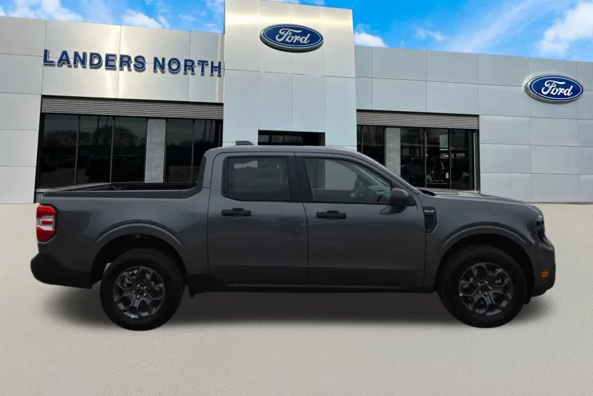 2025 Ford Maverick XLT photo 1