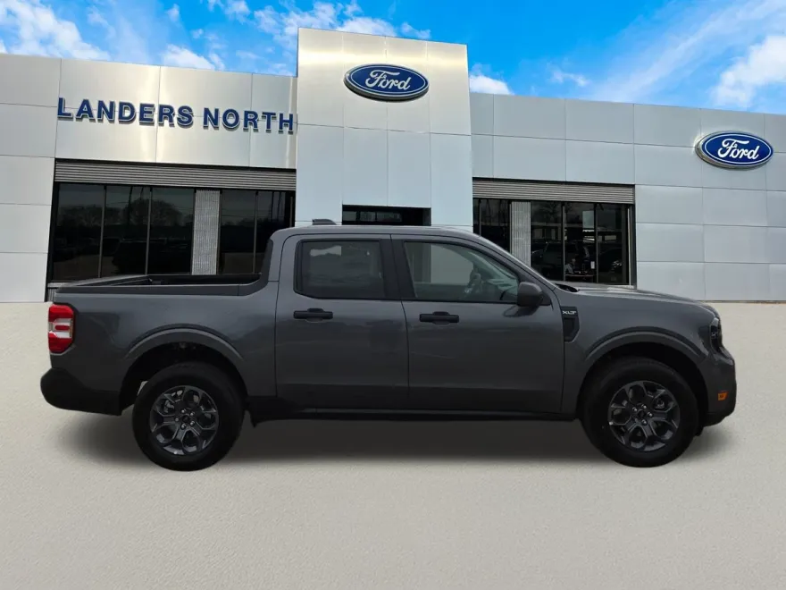 2025 Ford Maverick XLT photo 1