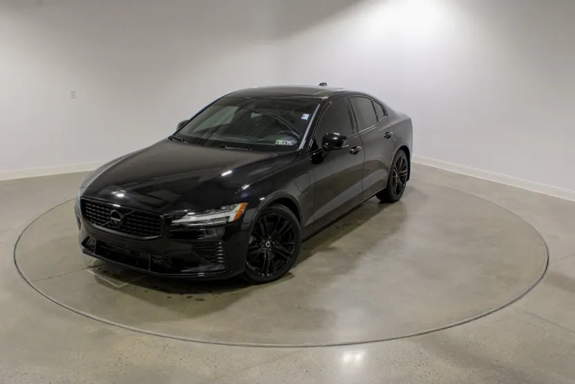 2022 Volvo S60 Recharge T8 Black Edition R-Design photo 1