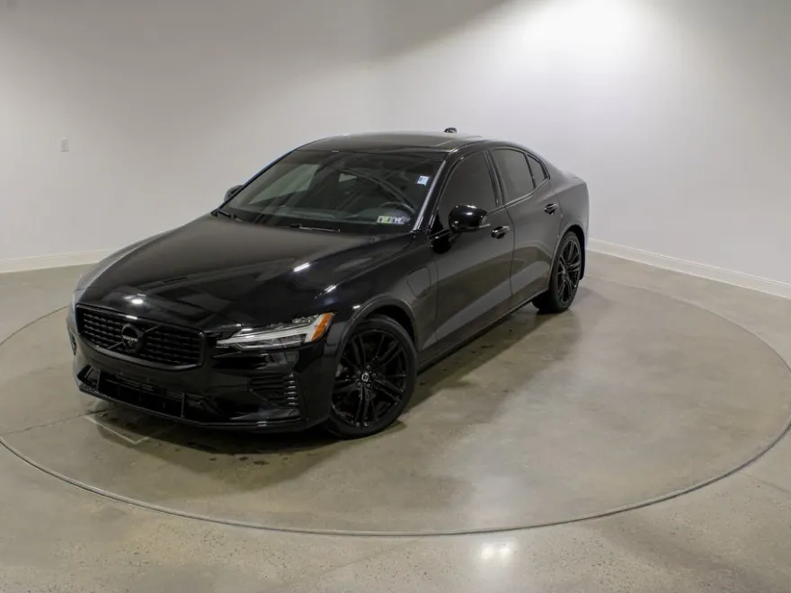 2022 Volvo S60 Recharge T8 Black Edition R-Design photo 1