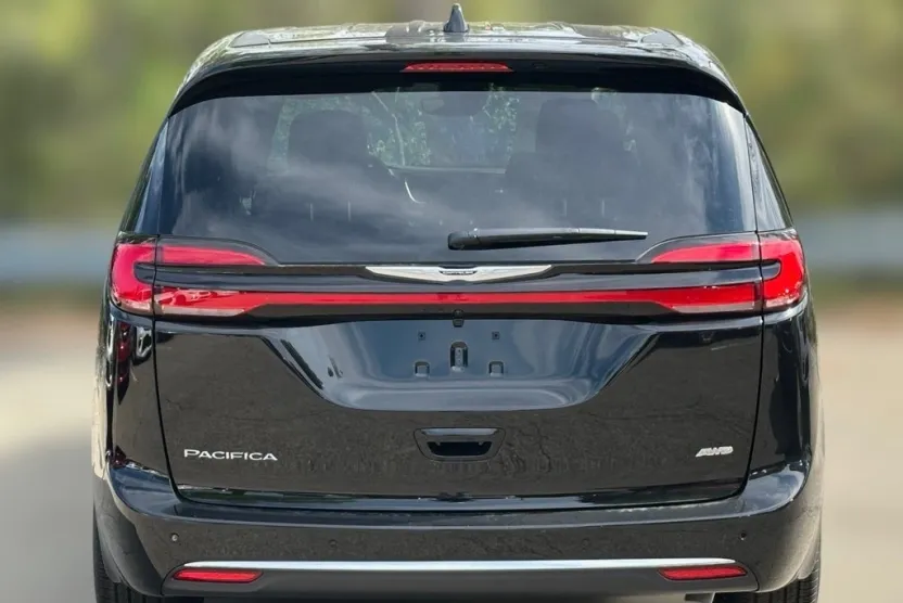 2026 Chrysler Pacifica photo 1