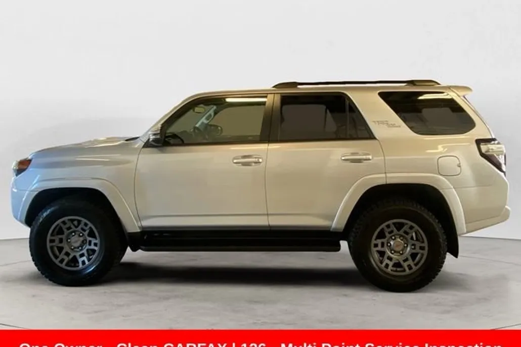 2019 Toyota 4Runner SR5 photo 1