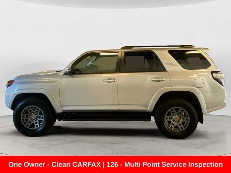 2019 Toyota 4Runner SR5 photo 1