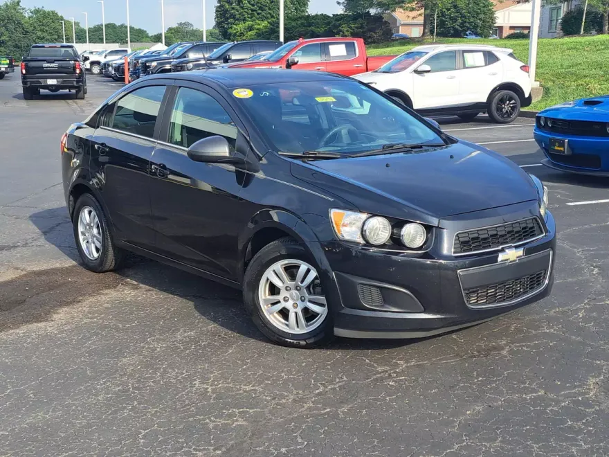 2013 Chevrolet Sonic LT photo 1