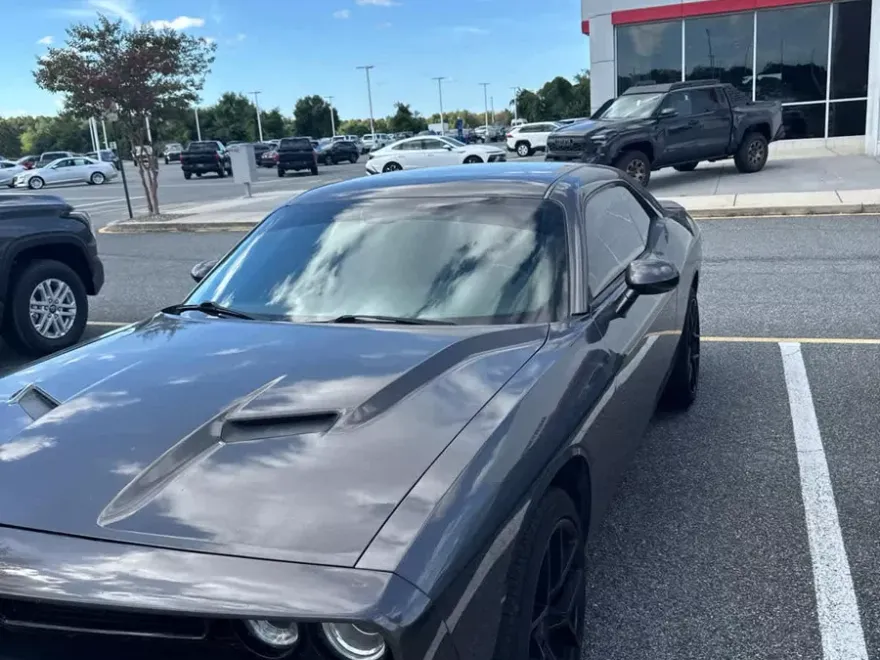 2017 Dodge Challenger SXT photo 1